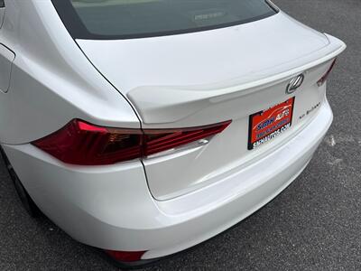 2017 Lexus IS 300   - Photo 10 - Frederick, MD 21702