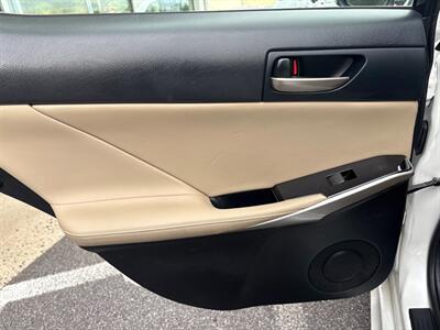 2017 Lexus IS 300   - Photo 26 - Frederick, MD 21702