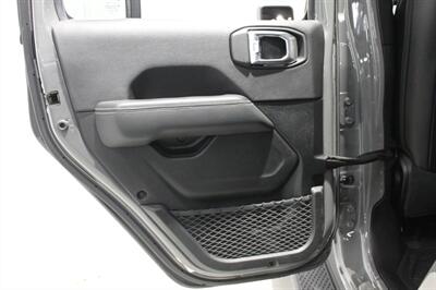 2021 Jeep Gladiator Overland   - Photo 16 - Magnolia, AR 71753