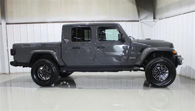 2021 Jeep Gladiator Overland   - Photo 3 - Magnolia, AR 71753