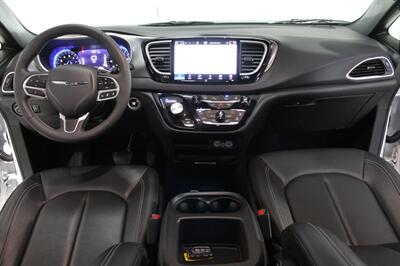 2025 Chrysler Pacifica Select   - Photo 18 - Magnolia, AR 71753