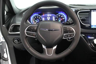 2025 Chrysler Pacifica Select   - Photo 20 - Magnolia, AR 71753