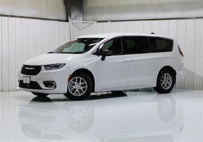 2025 Chrysler Pacifica Select   - Photo 2 - Magnolia, AR 71753
