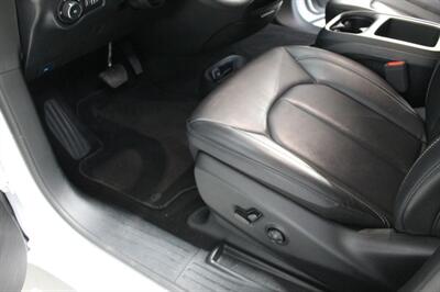 2025 Chrysler Pacifica Select   - Photo 16 - Magnolia, AR 71753