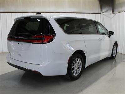2025 Chrysler Pacifica Select   - Photo 8 - Magnolia, AR 71753