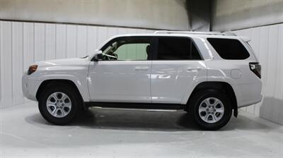 2017 Toyota 4Runner SR5 - Photo 2 - Magnolia, AR 71753