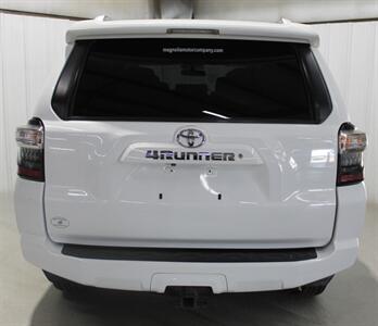 2017 Toyota 4Runner SR5 - Photo 8 - Magnolia, AR 71753