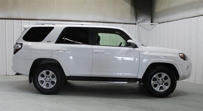 2017 Toyota 4Runner SR5 - Photo 5 - Magnolia, AR 71753