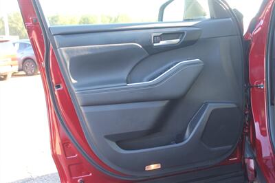 2025 Toyota Highlander XLE   - Photo 13 - Magnolia, AR 71753