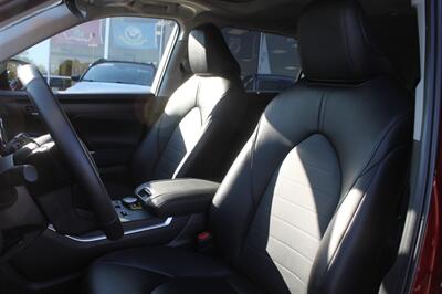 2025 Toyota Highlander XLE   - Photo 9 - Magnolia, AR 71753