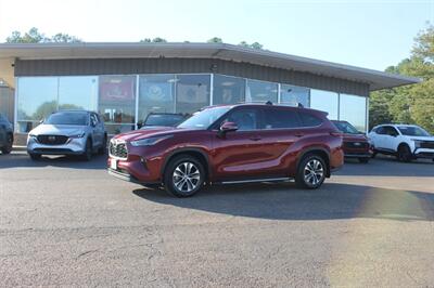 2025 Toyota Highlander XLE   - Photo 2 - Magnolia, AR 71753