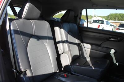 2025 Toyota Highlander XLE   - Photo 10 - Magnolia, AR 71753