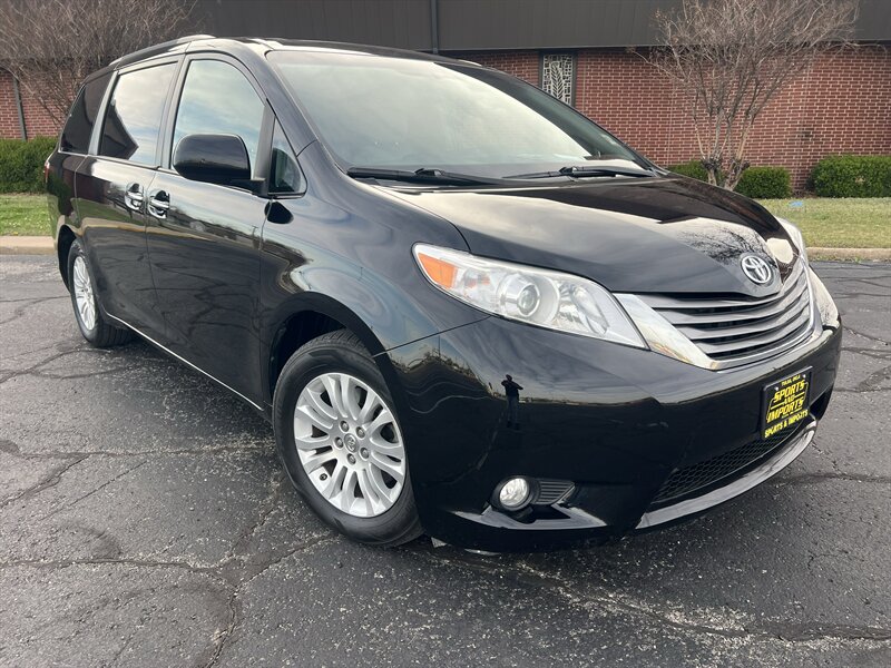 2016 Toyota Sienna XLE 8-Passenger   - Photo 1 - Tulsa, OK 74112