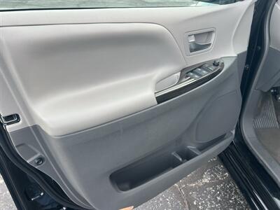 2016 Toyota Sienna XLE 8-Passenger   - Photo 16 - Tulsa, OK 74112