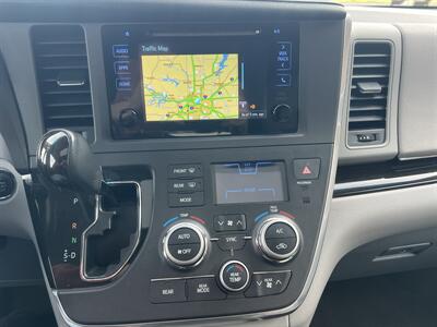 2016 Toyota Sienna XLE 8-Passenger   - Photo 14 - Tulsa, OK 74112