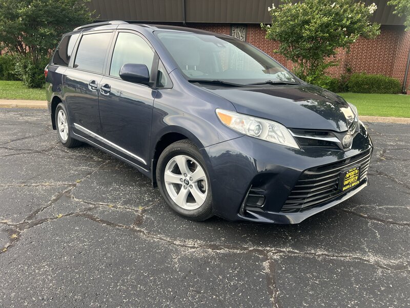 2019 Toyota Sienna LE 8-Passenger  