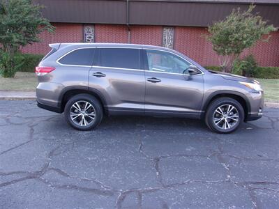 2017 Toyota Highlander LE Plus   - Photo 4 - Tulsa, OK 74112