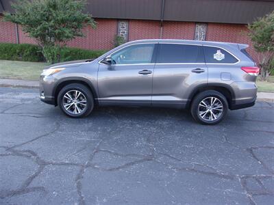 2017 Toyota Highlander LE Plus   - Photo 5 - Tulsa, OK 74112