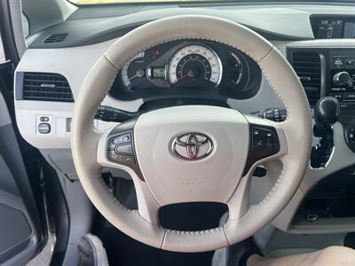 2014 Toyota Sienna SE 8-Passenger   - Photo 9 - Tulsa, OK 74112