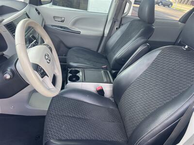 2014 Toyota Sienna SE 8-Passenger   - Photo 15 - Tulsa, OK 74112