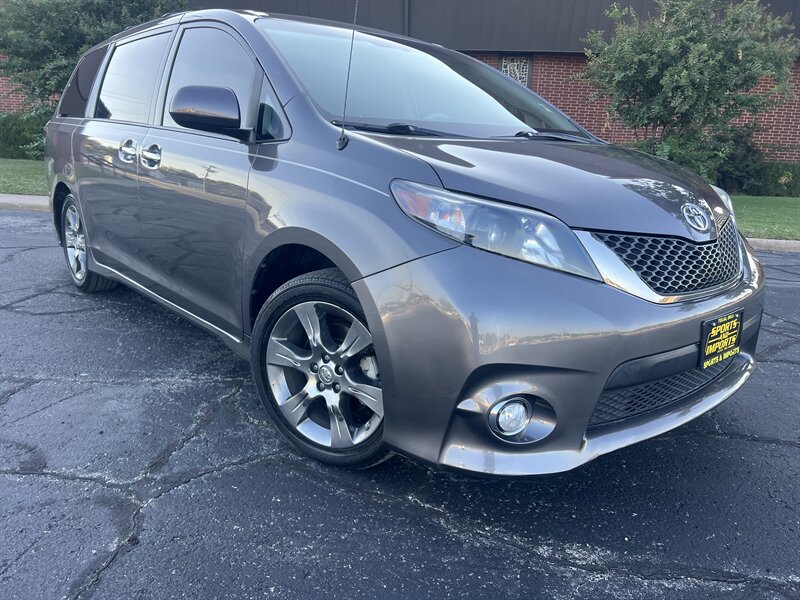 2014 Toyota Sienna SE 8-Passenger   - Photo 1 - Tulsa, OK 74112