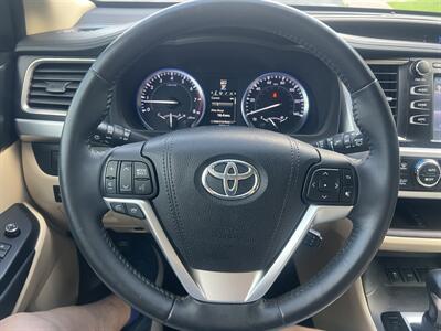 2016 Toyota Highlander XLE   - Photo 9 - Tulsa, OK 74112