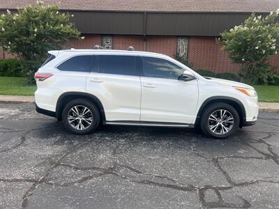 2016 Toyota Highlander XLE   - Photo 4 - Tulsa, OK 74112