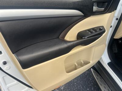 2016 Toyota Highlander XLE   - Photo 16 - Tulsa, OK 74112