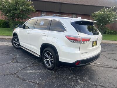 2016 Toyota Highlander XLE   - Photo 8 - Tulsa, OK 74112