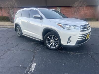 2017 Toyota Highlander XLE   - Photo 1 - Tulsa, OK 74112