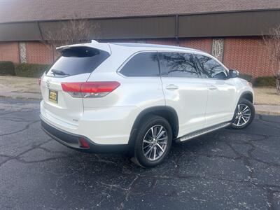 2017 Toyota Highlander XLE   - Photo 6 - Tulsa, OK 74112