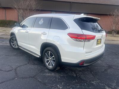 2017 Toyota Highlander XLE   - Photo 8 - Tulsa, OK 74112