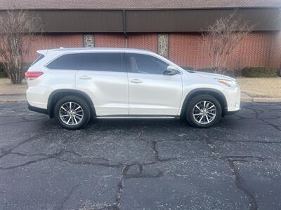 2017 Toyota Highlander XLE   - Photo 4 - Tulsa, OK 74112