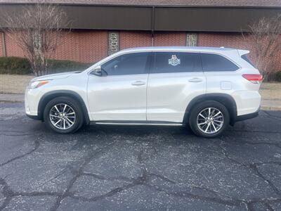 2017 Toyota Highlander XLE   - Photo 5 - Tulsa, OK 74112