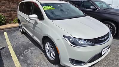 2017 Chrysler Pacifica Touring Plus Van