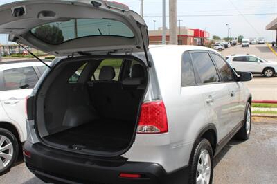 2011 Kia Sorento LX   - Photo 4 - Tulsa, OK 74112