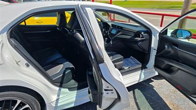 2020 Toyota Camry SE Nightshade   - Photo 14 - Tulsa, OK 74112