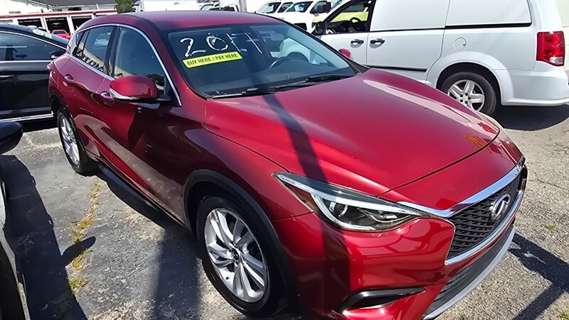 2017 INFINITI QX30 Premium  