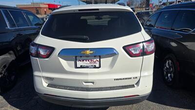 2014 Chevrolet Traverse LS   - Photo 4 - Tulsa, OK 74112