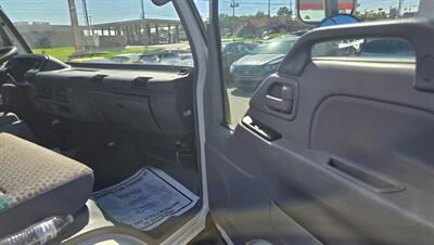 2006 Isuzu NPR - Photo 15 - Tulsa, OK 74112