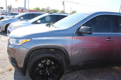 2021 Chevrolet Traverse LS - Photo 4 - Tulsa, OK 74112