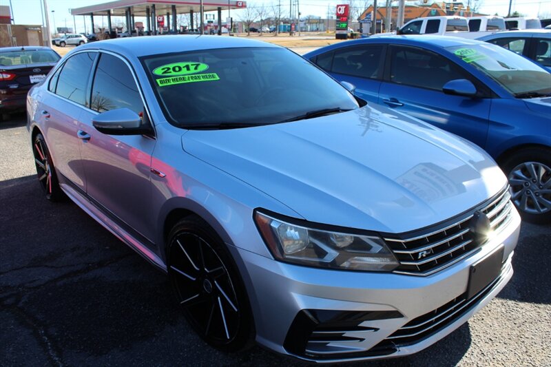 2017 Volkswagen Passat R-Line's photo