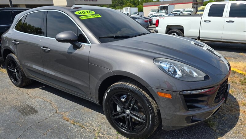 2016 Porsche Macan S   - Photo 1 - Tulsa, OK 74112