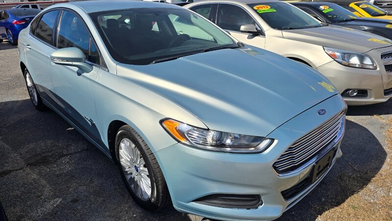 2013 Ford Fusion Hybrid SE   - Photo 1 - Tulsa, OK 74112