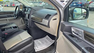 2010 Chrysler Town & Country Touring Plus   - Photo 8 - Tulsa, OK 74112