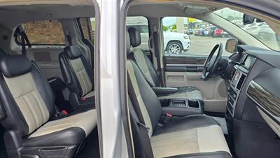 2010 Chrysler Town & Country Touring Plus   - Photo 10 - Tulsa, OK 74112