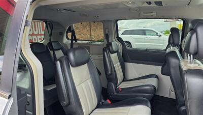 2010 Chrysler Town & Country Touring Plus   - Photo 9 - Tulsa, OK 74112