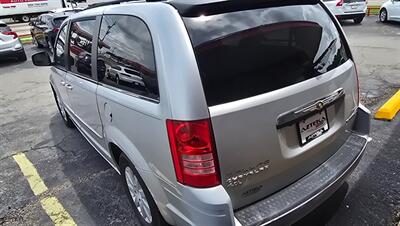 2010 Chrysler Town & Country Touring Plus   - Photo 6 - Tulsa, OK 74112