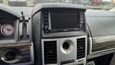 2010 Chrysler Town & Country Touring Plus   - Photo 17 - Tulsa, OK 74112