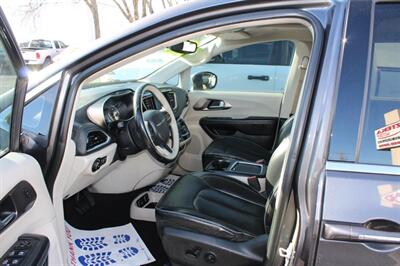 2017 Chrysler Pacifica Limited   - Photo 53 - Tulsa, OK 74112